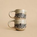 Kubek-ceramiczny-z-ćma